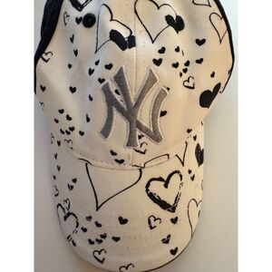 New‎ York Yankees Youth Baseball Hat Cap Black/ White Hearts Fan Favorite MLB